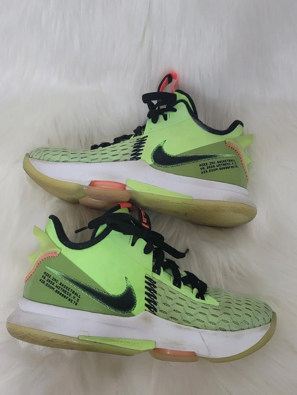 Nike LeBron Witness 5 Grinch Size 4.5y